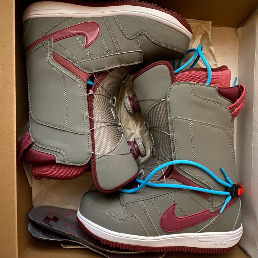 NIKE VAPEN BOA WOMANS SNOWBOARD BOOTS